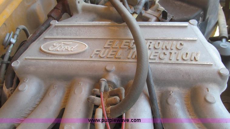 image for item E3816 1994 Ford F150 XL pickup truck