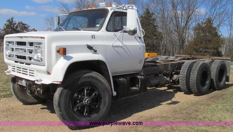 image for item E3819 1989 GMC Sierra tandem axle cab and chassis