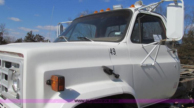 image for item E3819 1989 GMC Sierra tandem axle cab and chassis