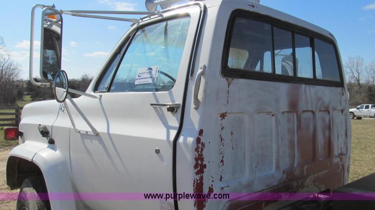 image for item E3819 1989 GMC Sierra tandem axle cab and chassis