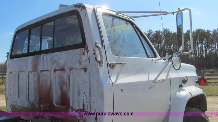 image for item E3819 1989 GMC Sierra tandem axle cab and chassis