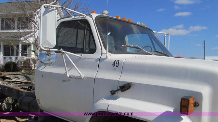 image for item E3819 1989 GMC Sierra tandem axle cab and chassis