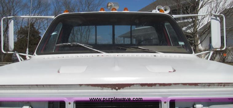 image for item E3819 1989 GMC Sierra tandem axle cab and chassis