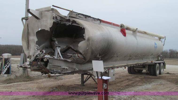 image for item E3828 2002 Ledwell Dragchain trailer