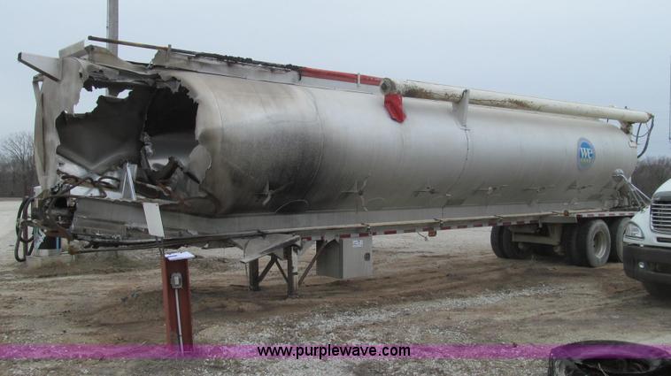 image for item E3828 2002 Ledwell Dragchain trailer