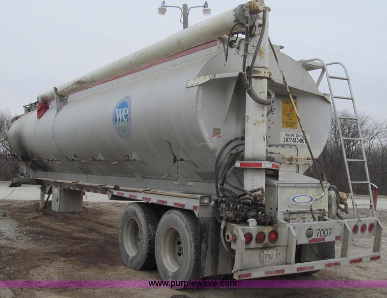 image for item E3828 2002 Ledwell Dragchain trailer