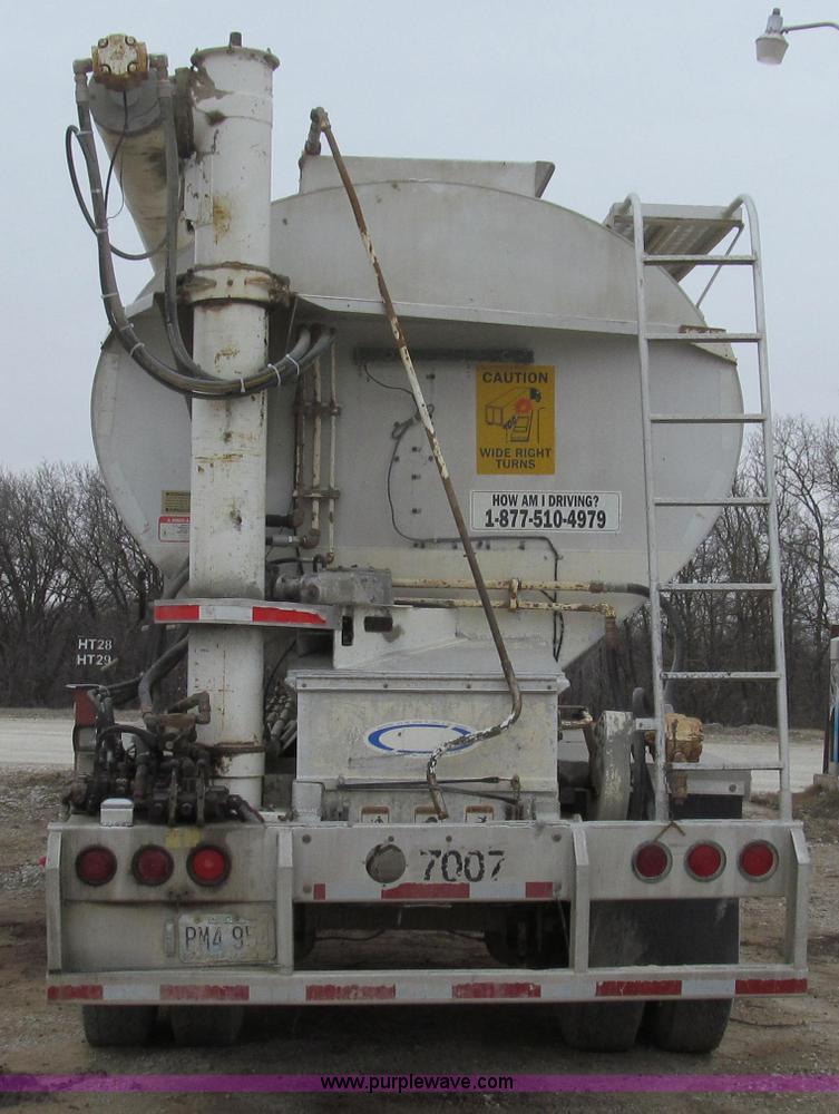 image for item E3828 2002 Ledwell Dragchain trailer