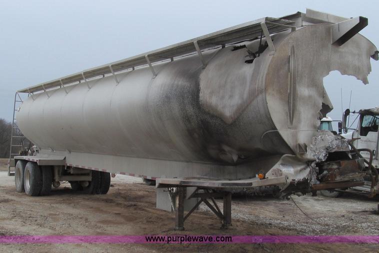 image for item E3828 2002 Ledwell Dragchain trailer