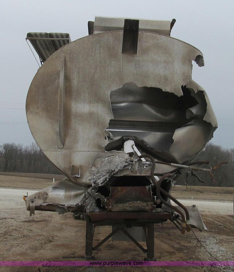 image for item E3828 2002 Ledwell Dragchain trailer