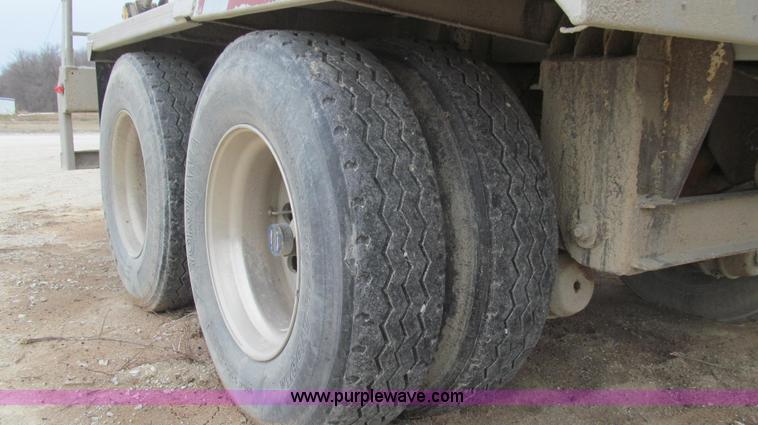 image for item E3828 2002 Ledwell Dragchain trailer