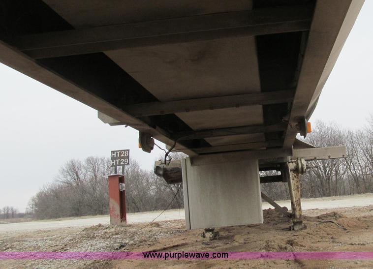 image for item E3828 2002 Ledwell Dragchain trailer