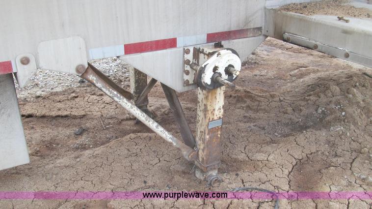 image for item E3828 2002 Ledwell Dragchain trailer