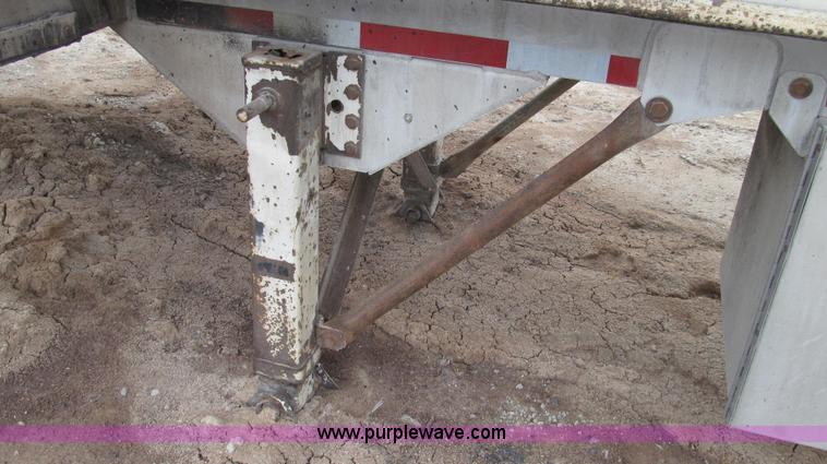 image for item E3828 2002 Ledwell Dragchain trailer