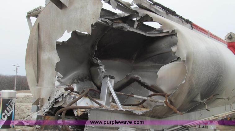 image for item E3828 2002 Ledwell Dragchain trailer