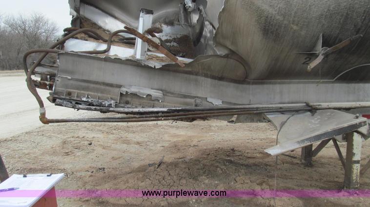 image for item E3828 2002 Ledwell Dragchain trailer