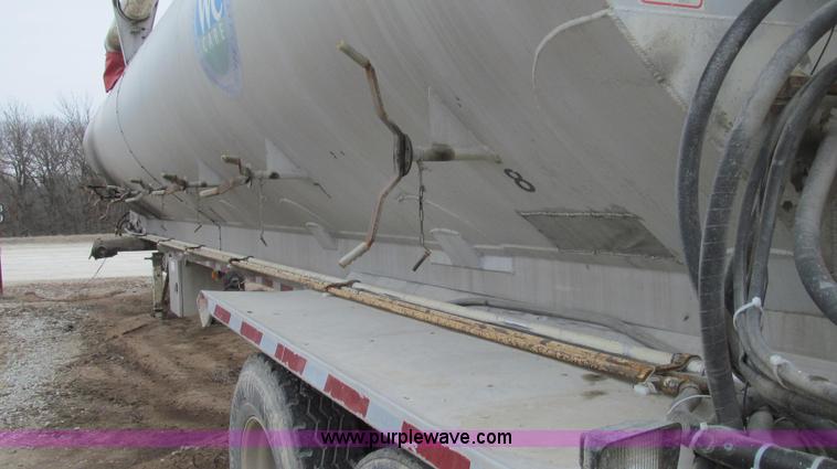 image for item E3828 2002 Ledwell Dragchain trailer