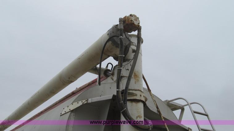 image for item E3828 2002 Ledwell Dragchain trailer