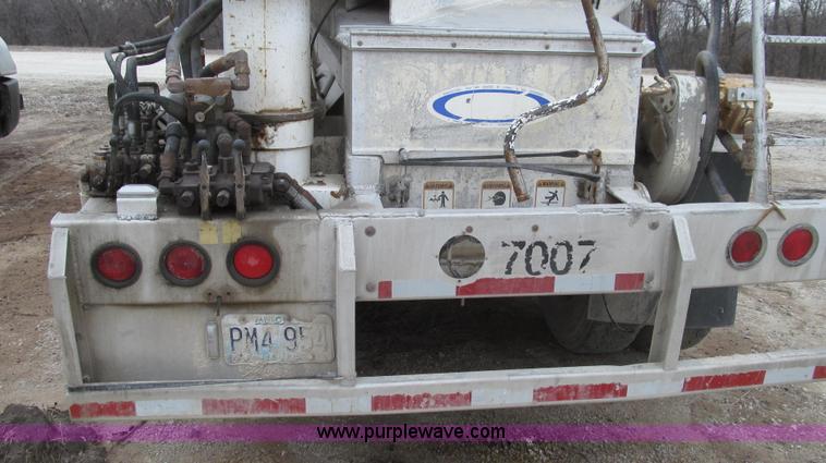 image for item E3828 2002 Ledwell Dragchain trailer