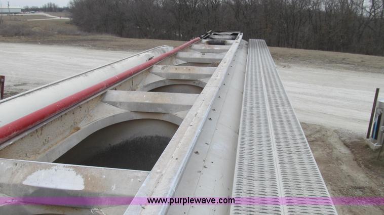 image for item E3828 2002 Ledwell Dragchain trailer