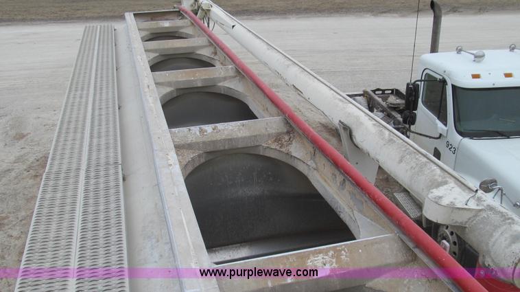 image for item E3828 2002 Ledwell Dragchain trailer