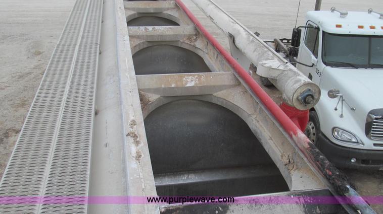 image for item E3828 2002 Ledwell Dragchain trailer