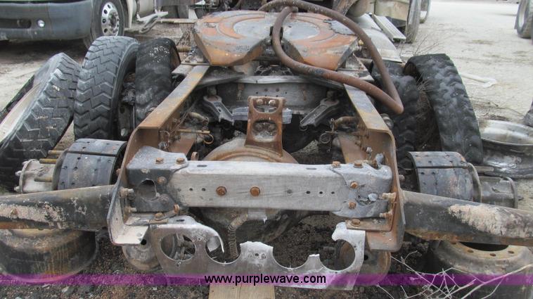 image for item E3829 2006 Kenworth T800 semi truck