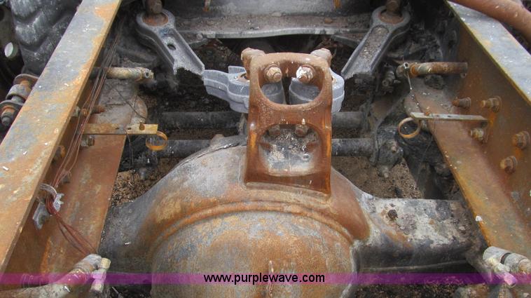 image for item E3829 2006 Kenworth T800 semi truck