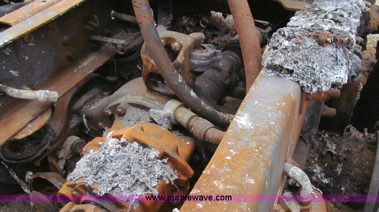 image for item E3829 2006 Kenworth T800 semi truck