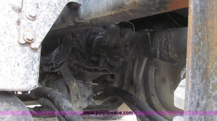 image for item E3829 2006 Kenworth T800 semi truck