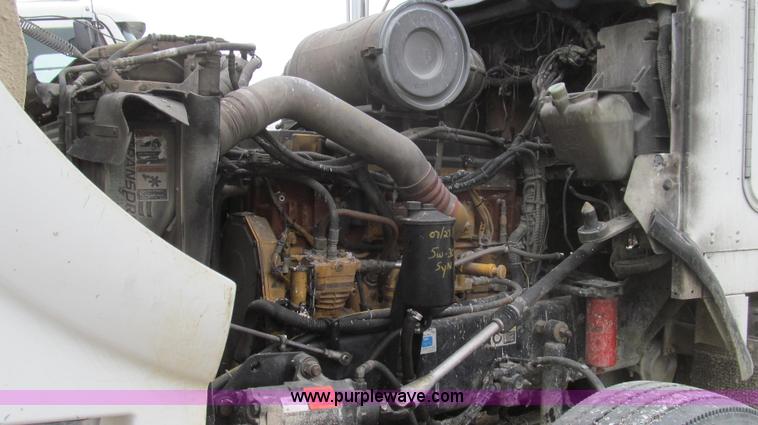 image for item E3829 2006 Kenworth T800 semi truck