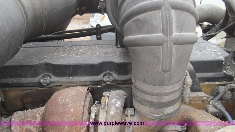 image for item E3829 2006 Kenworth T800 semi truck