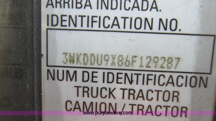 image for item E3829 2006 Kenworth T800 semi truck