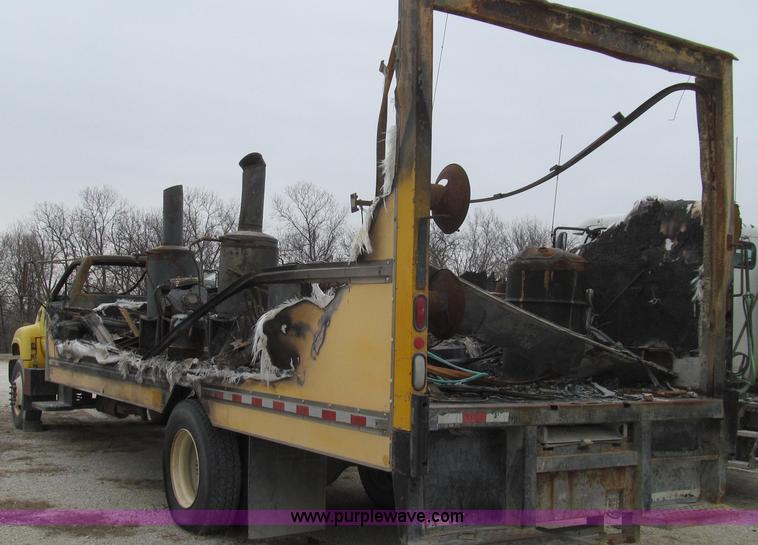 image for item E3830 1998 GMC C6500 box truck