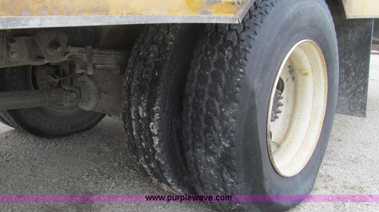 image for item E3830 1998 GMC C6500 box truck