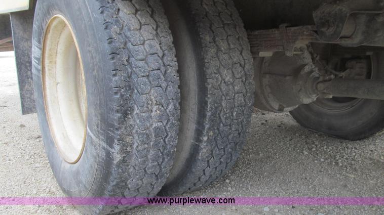 image for item E3830 1998 GMC C6500 box truck