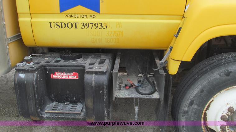 image for item E3830 1998 GMC C6500 box truck