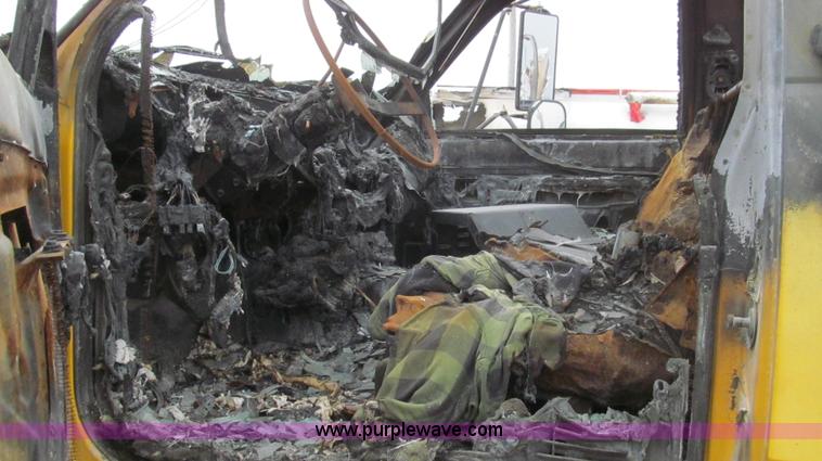 image for item E3830 1998 GMC C6500 box truck