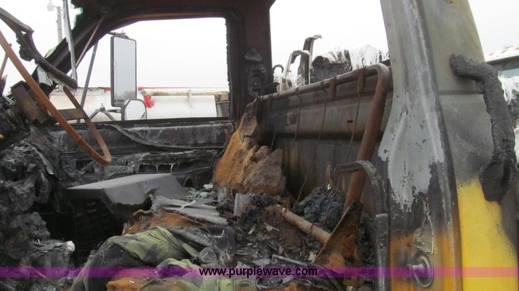 image for item E3830 1998 GMC C6500 box truck