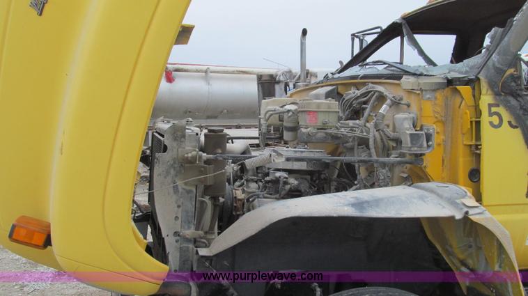 image for item E3830 1998 GMC C6500 box truck