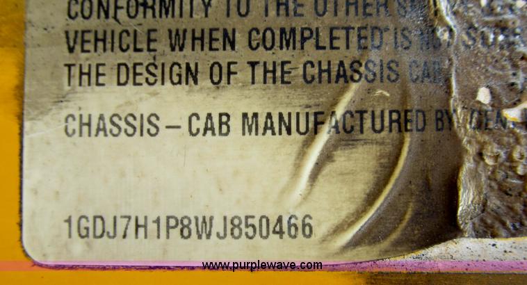 image for item E3830 1998 GMC C6500 box truck