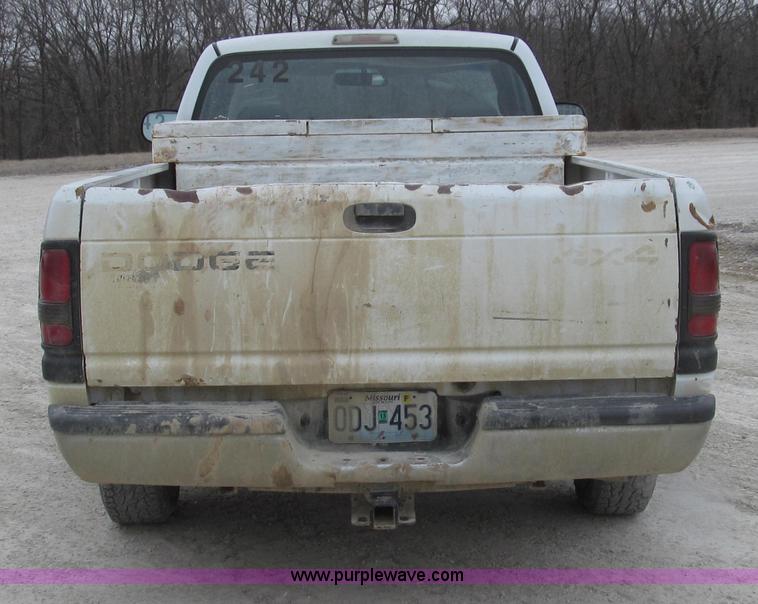 image for item E3836 1999 Dodge Ram 1500 pickup truck