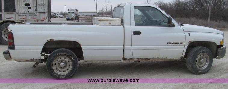 image for item E3836 1999 Dodge Ram 1500 pickup truck