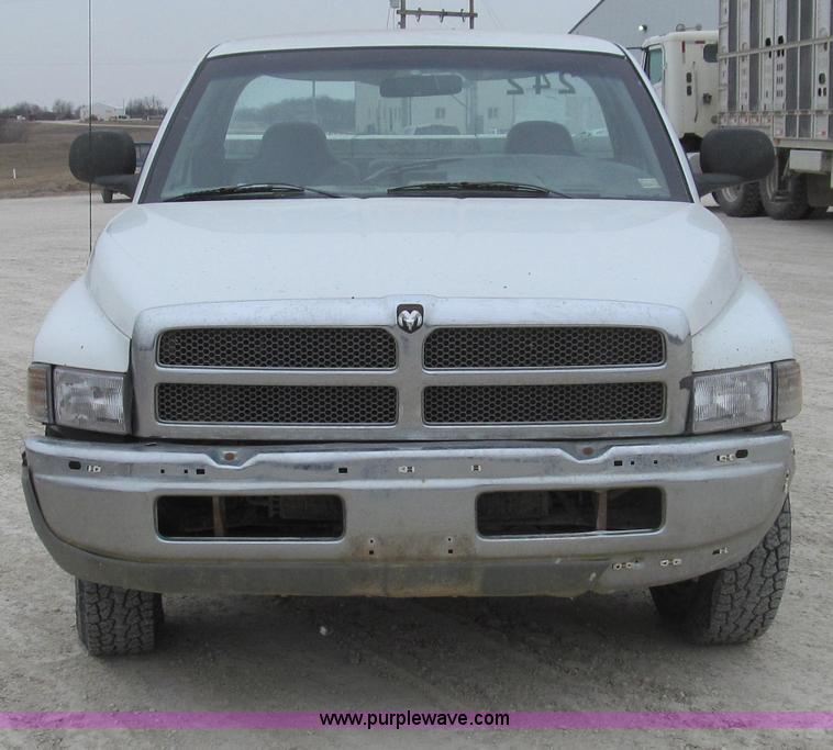 image for item E3836 1999 Dodge Ram 1500 pickup truck