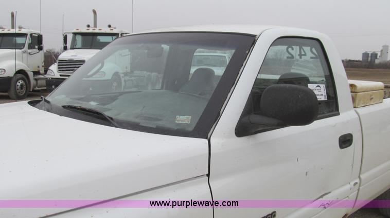 image for item E3836 1999 Dodge Ram 1500 pickup truck