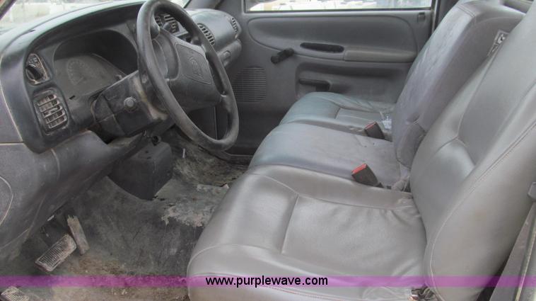 image for item E3836 1999 Dodge Ram 1500 pickup truck