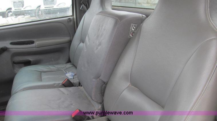 image for item E3836 1999 Dodge Ram 1500 pickup truck