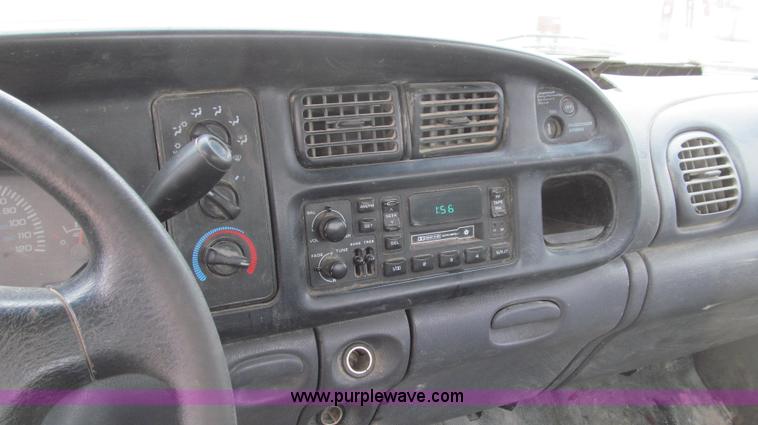 image for item E3836 1999 Dodge Ram 1500 pickup truck