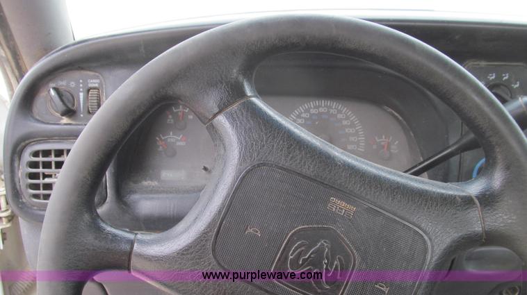 image for item E3836 1999 Dodge Ram 1500 pickup truck