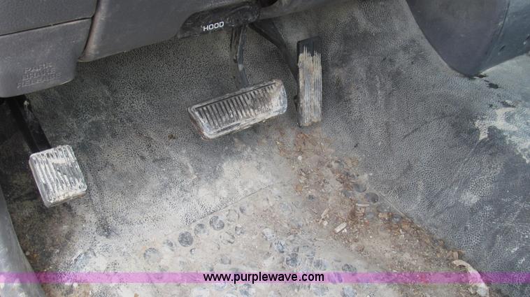 image for item E3836 1999 Dodge Ram 1500 pickup truck