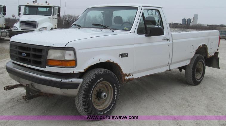 image for item E3837 1997 Ford F250 XL pickup truck
